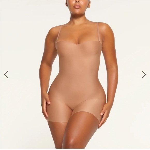 NWT SKIMS BODY UNDERWIRE MID THIGH BODYSUIT BEIGE SIENNA XS